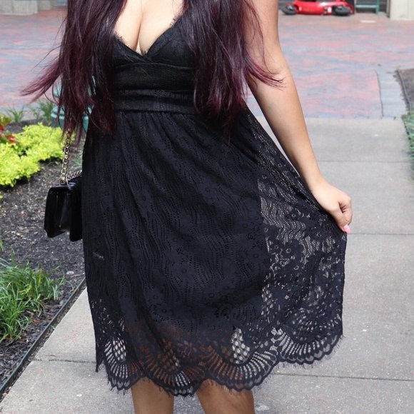 *SALE* Black Lacey Dress - Picture 1 of 3